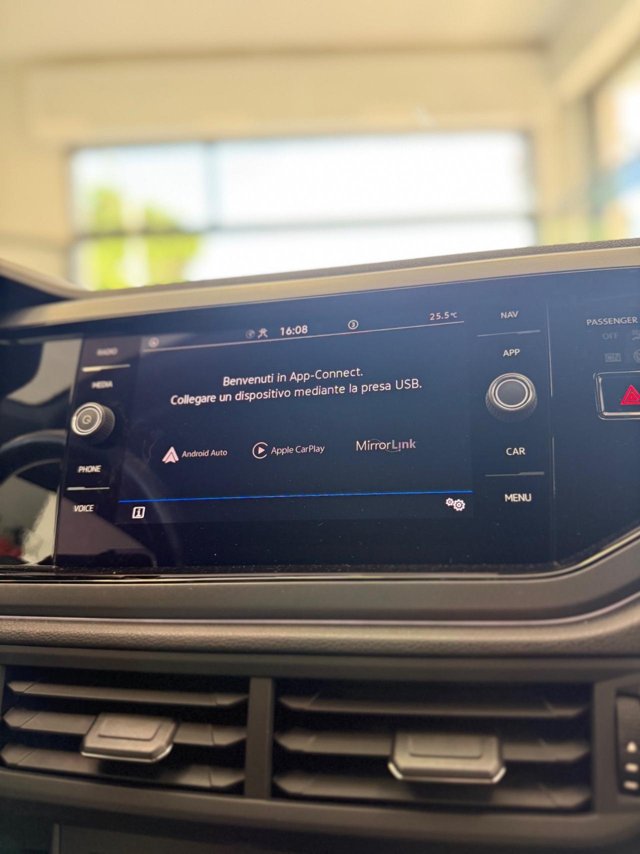 Volkswagen Taigo 1.0 tsi R-LINE TETTO APRIBILE.VIRTUAL COCKPIT.TELECAMERA,APPLE CARPLAY,KM CERTIFICATI