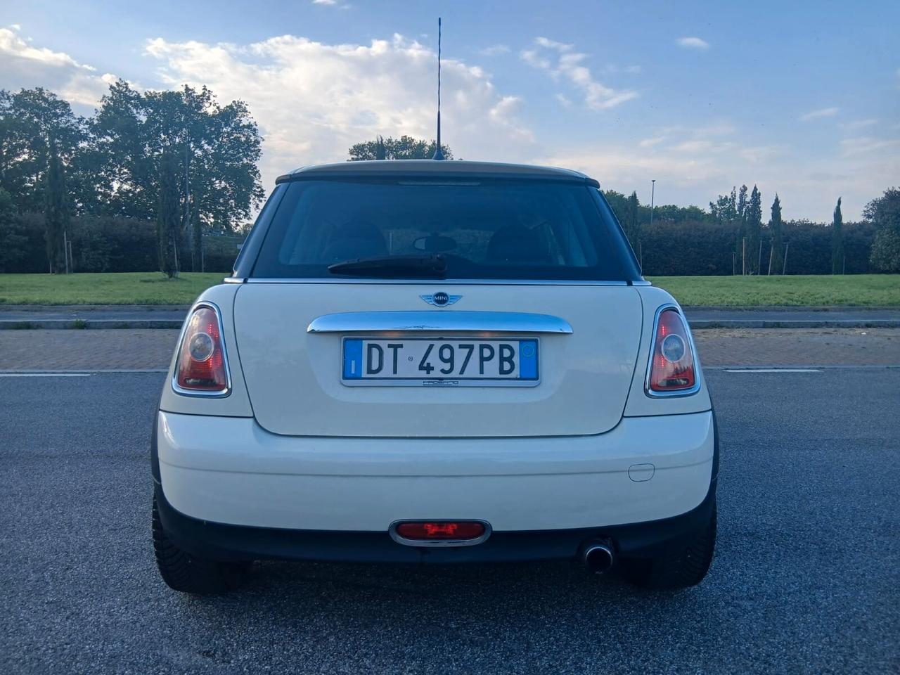 Mini 1.4 16V One Chili