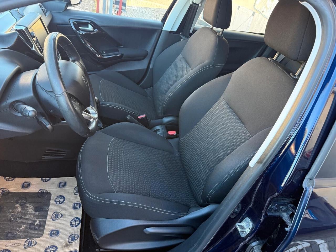 Peugeot 208 1.2 Benz 82cv Allure PER NEOPATENTATI