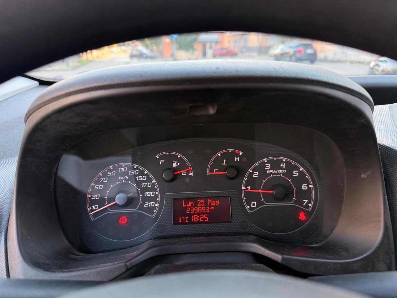 Fiat Fiorino 1.3 MJT 95CV Combinato Adventure