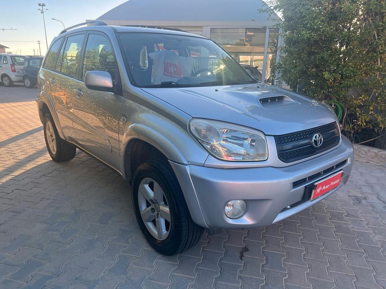 Toyota Rav 4 2.0 115CV con tetto apribile e gancio di traino