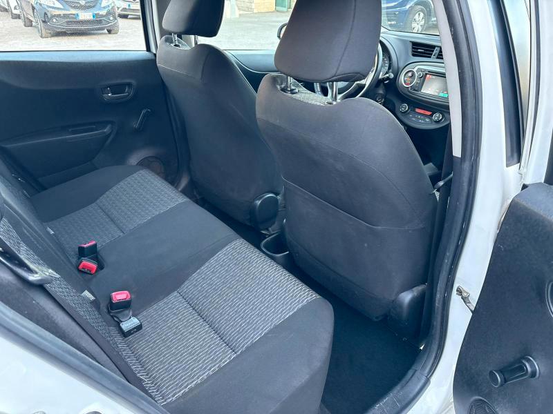 Toyota Yaris 5 Porte 1.0 BENZ 69 CV ADATTA A NEOPATENTATI