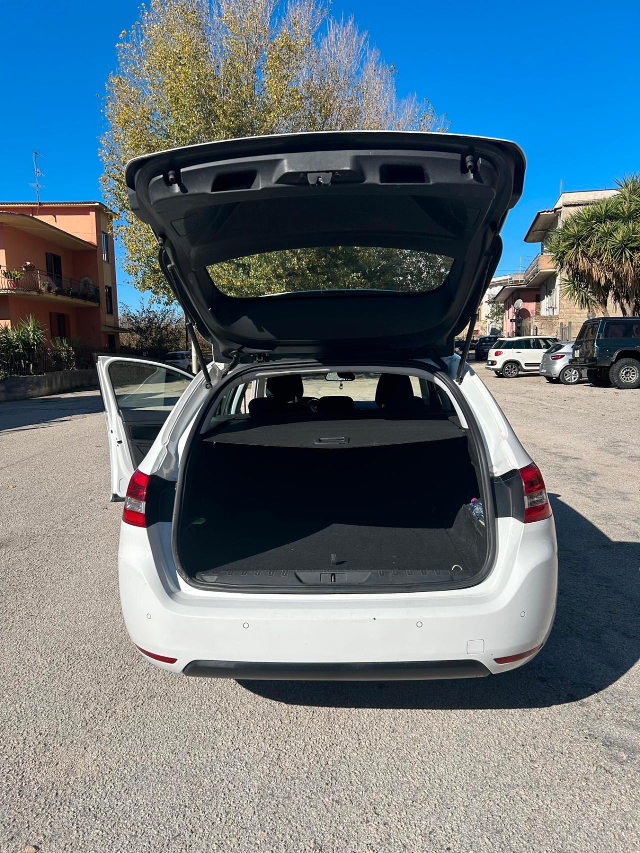 Peugeot 308 BlueHDi 150 S&S SW Allure