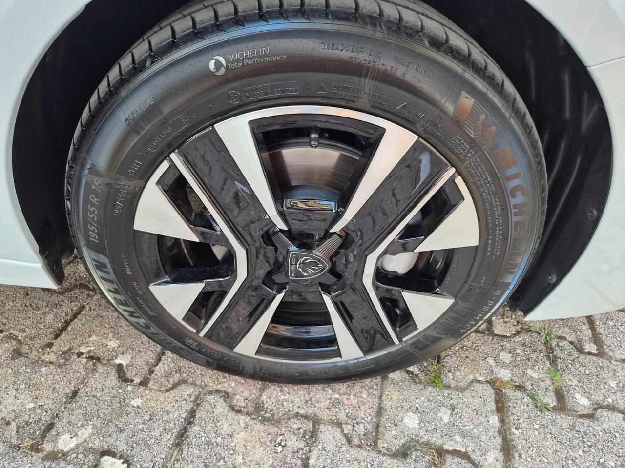 Peugeot 208 1.2 PURETECH ALLURE FULL OPTIONAL