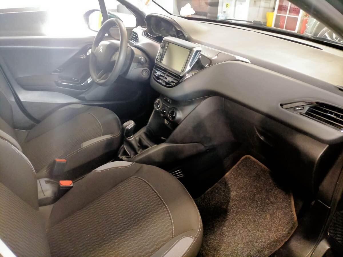 PEUGEOT 208 1.2