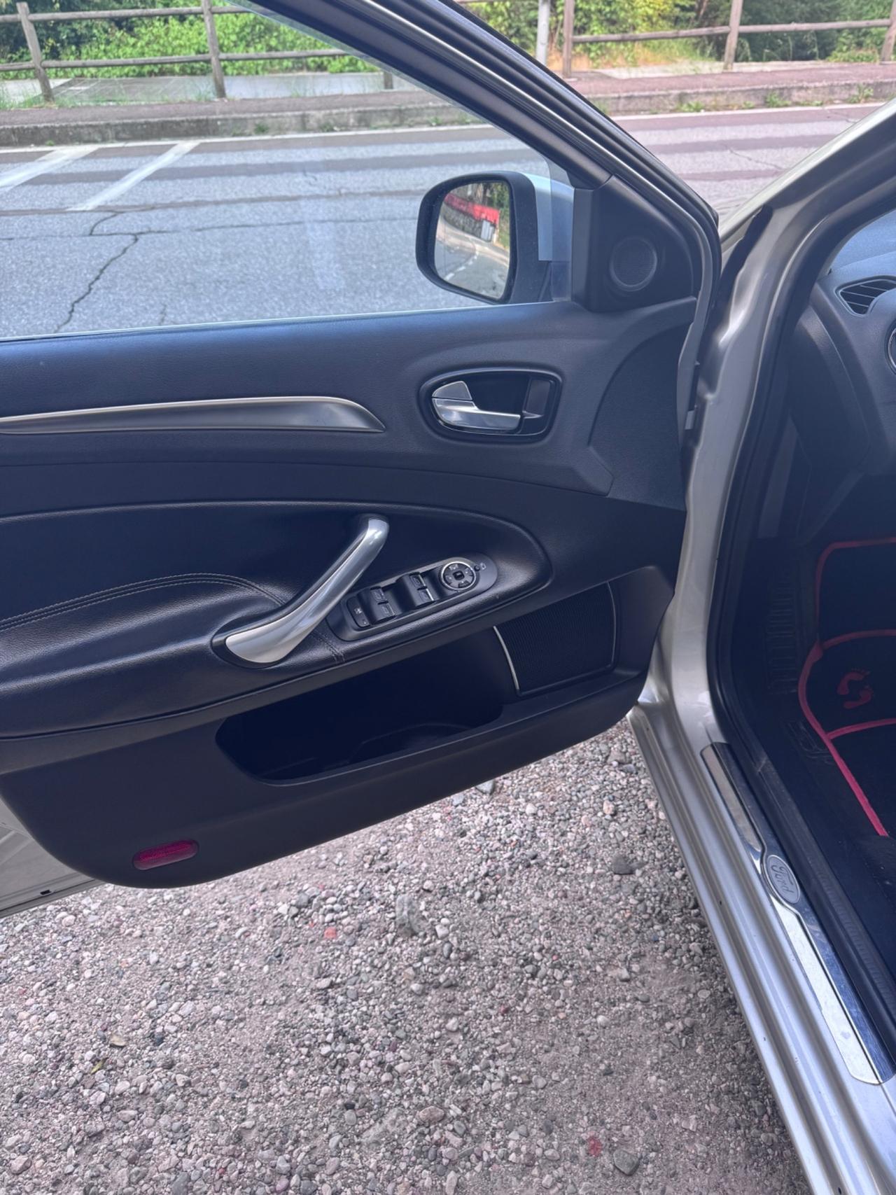 Ford Mondeo 2000 TDCi 140 CV Ghia DPF con cambio automatico 6Tronic