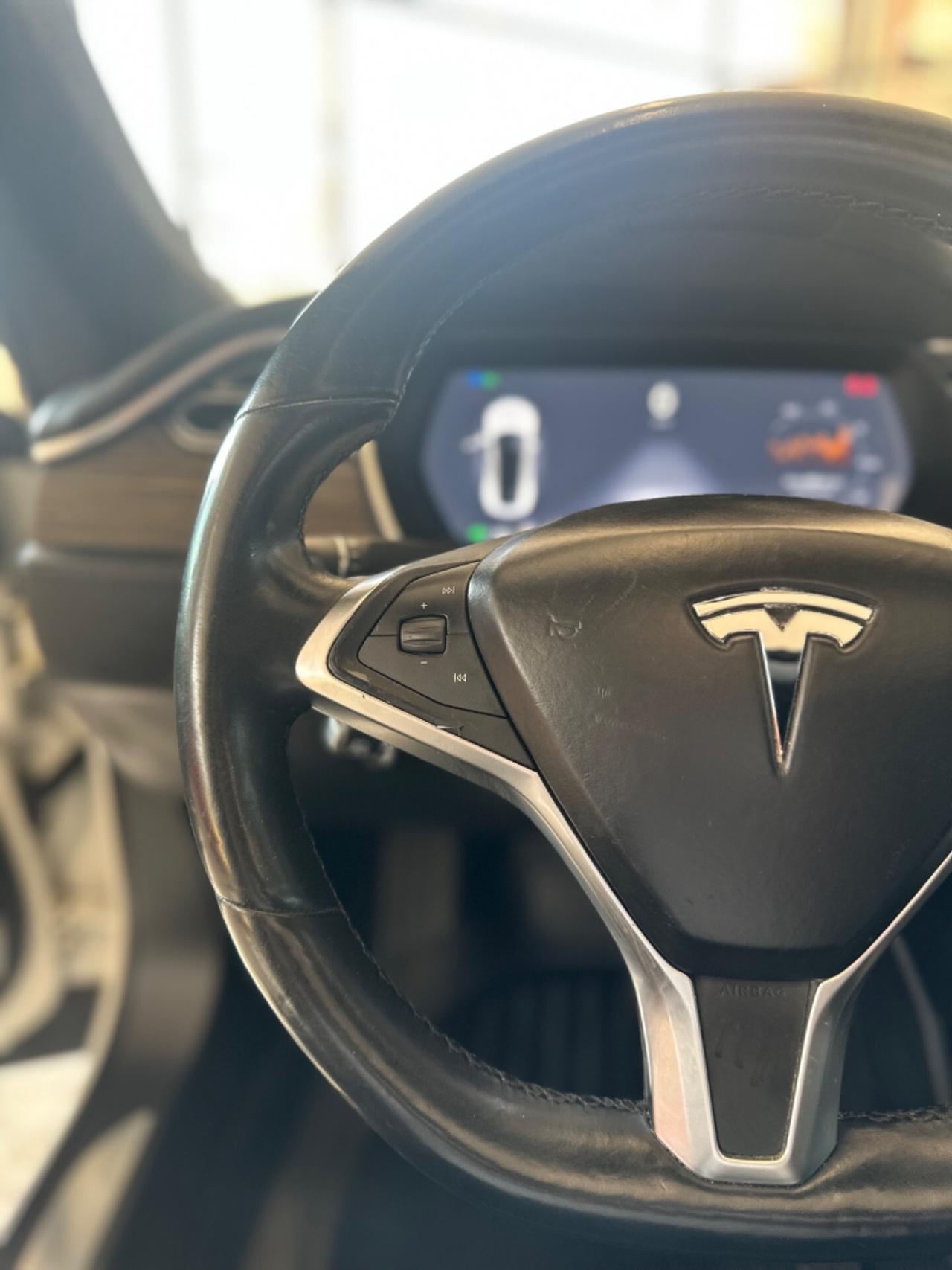 Tesla Model S 85kWh Dual Motor Performance ricariche gratuite