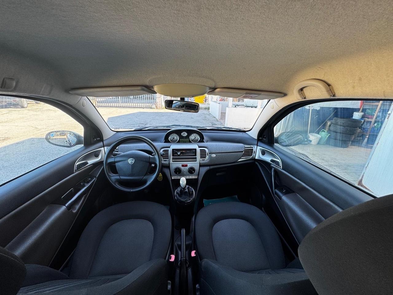 Lancia Ypsilon 1.2 versus neo p ok