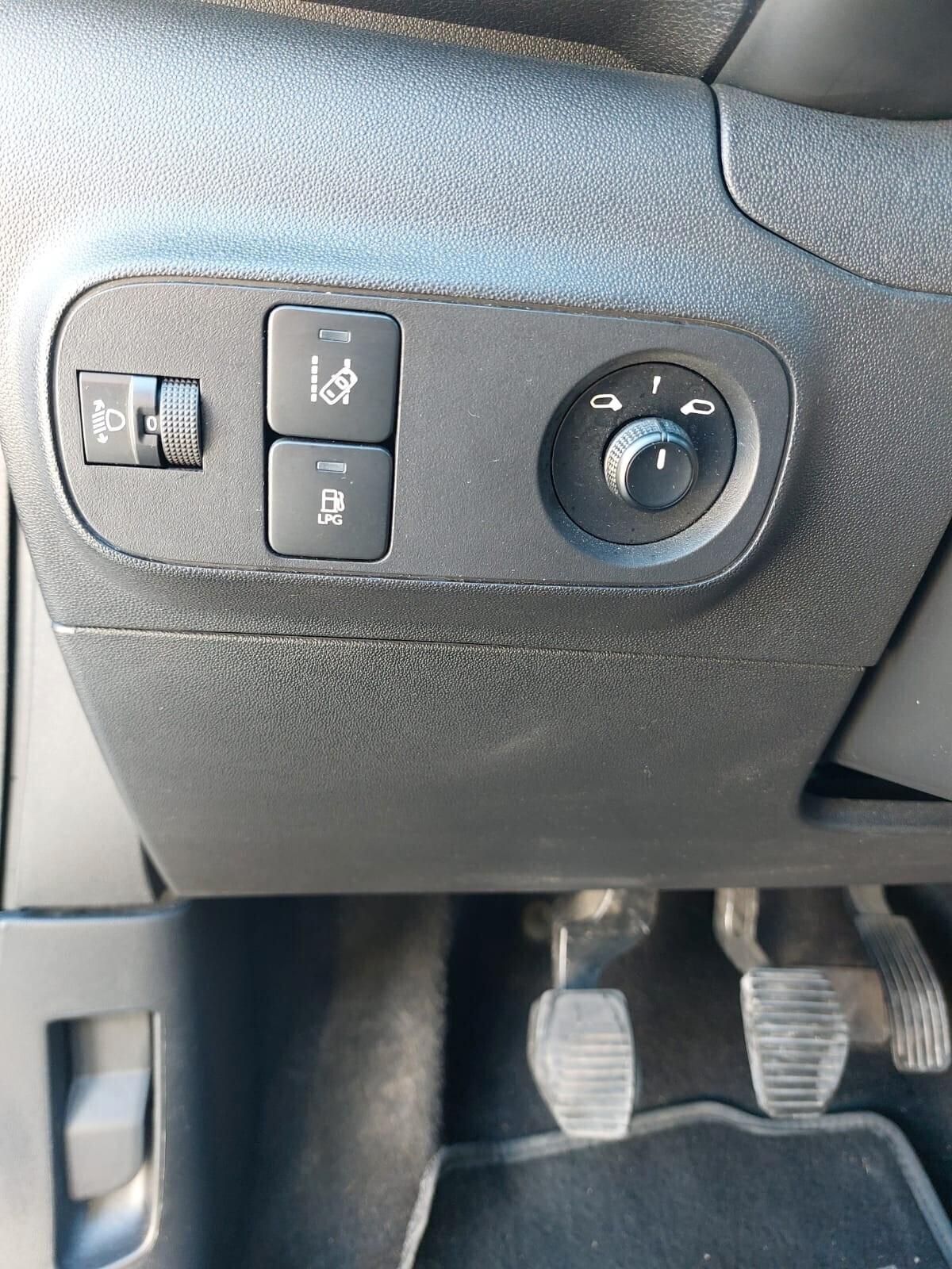 Citroen C3 PureTech 82 GPL Shine 12 MESI GARANZIA