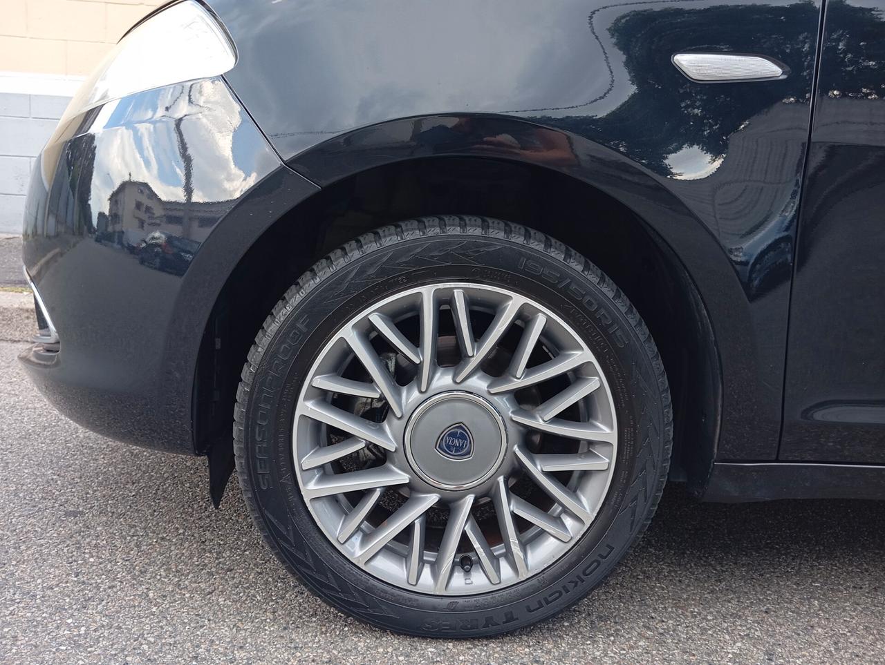 Lancia Ypsilon 1.2 69 CV 5 porte S&S Gold