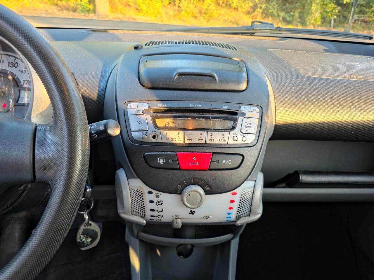 Toyota Aygo 1.0 12V VVT-i 5 porte Deep Ocean Connect E5 Manuale NEO 2012