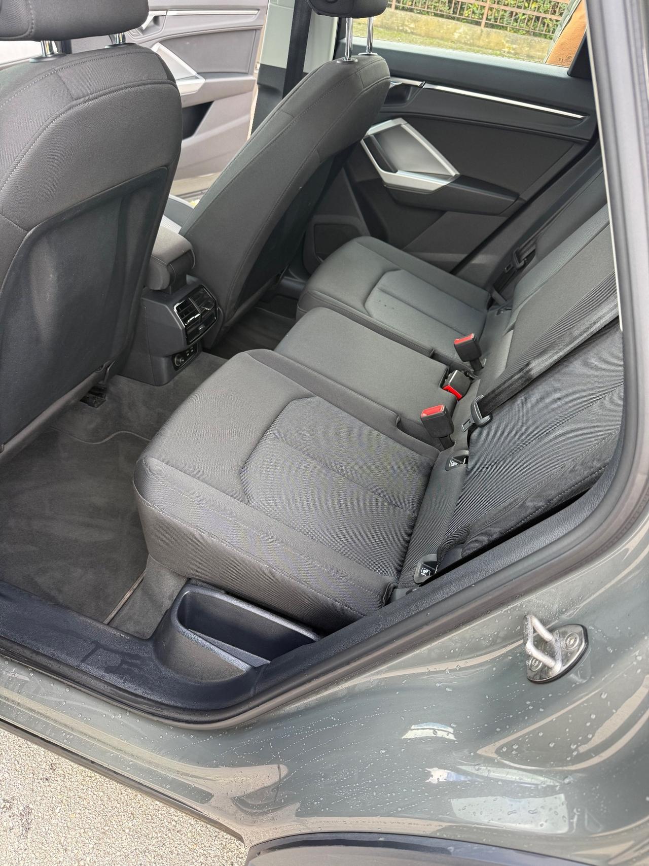 Audi Q3 35 TDI S tronic Business