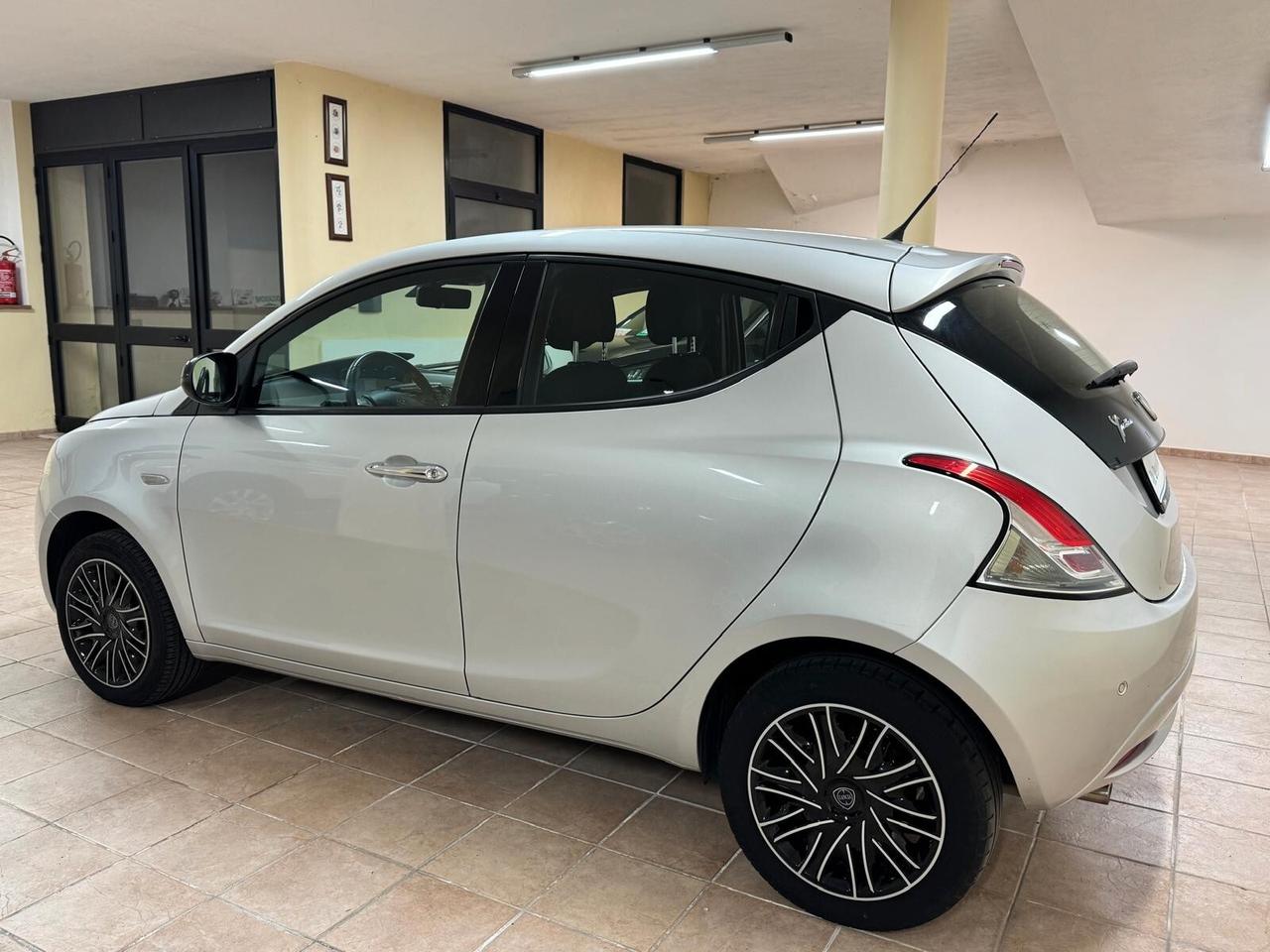 Ypsilon 1.2 69 CV 5 porte S&S Gold AZIENDALE