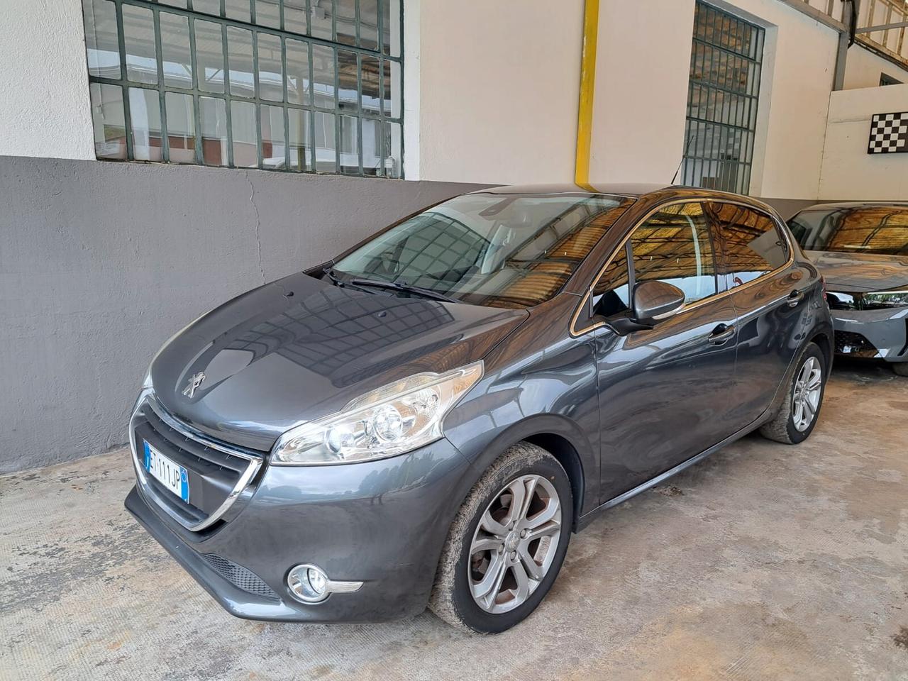 Peugeot 208 1.4 HDi 68 CV 5 porte Allure