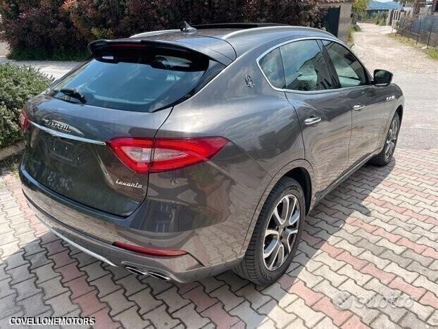 Maserati Levante 3.0 diesel pack sport pell tetto