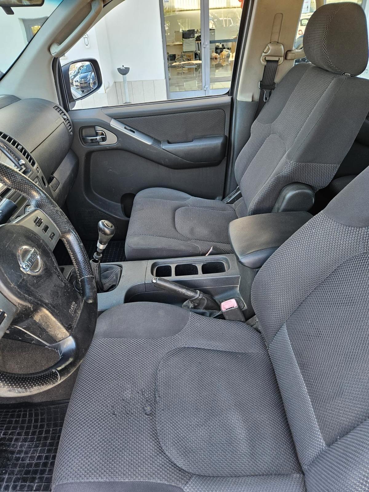 Nissan Navara 2.5 dCi 4 porte Double Cab XE