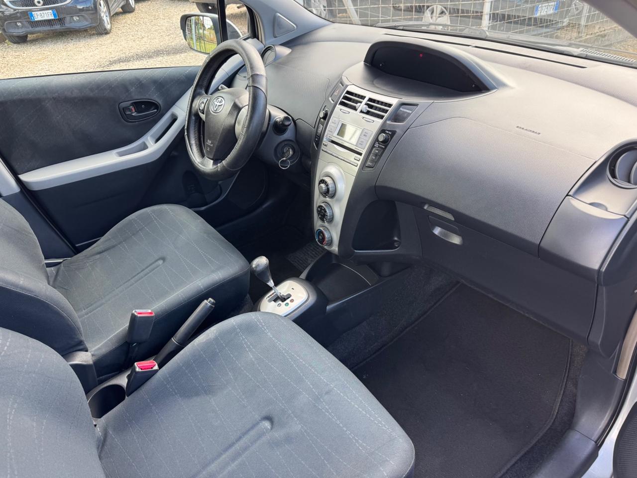 Toyota Yaris 1.3 5 porte Sol AUTOMATICO NEOPATENTATI