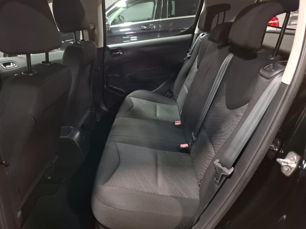 Peugeot 308 1.4 VTi benzina Neopatentato
