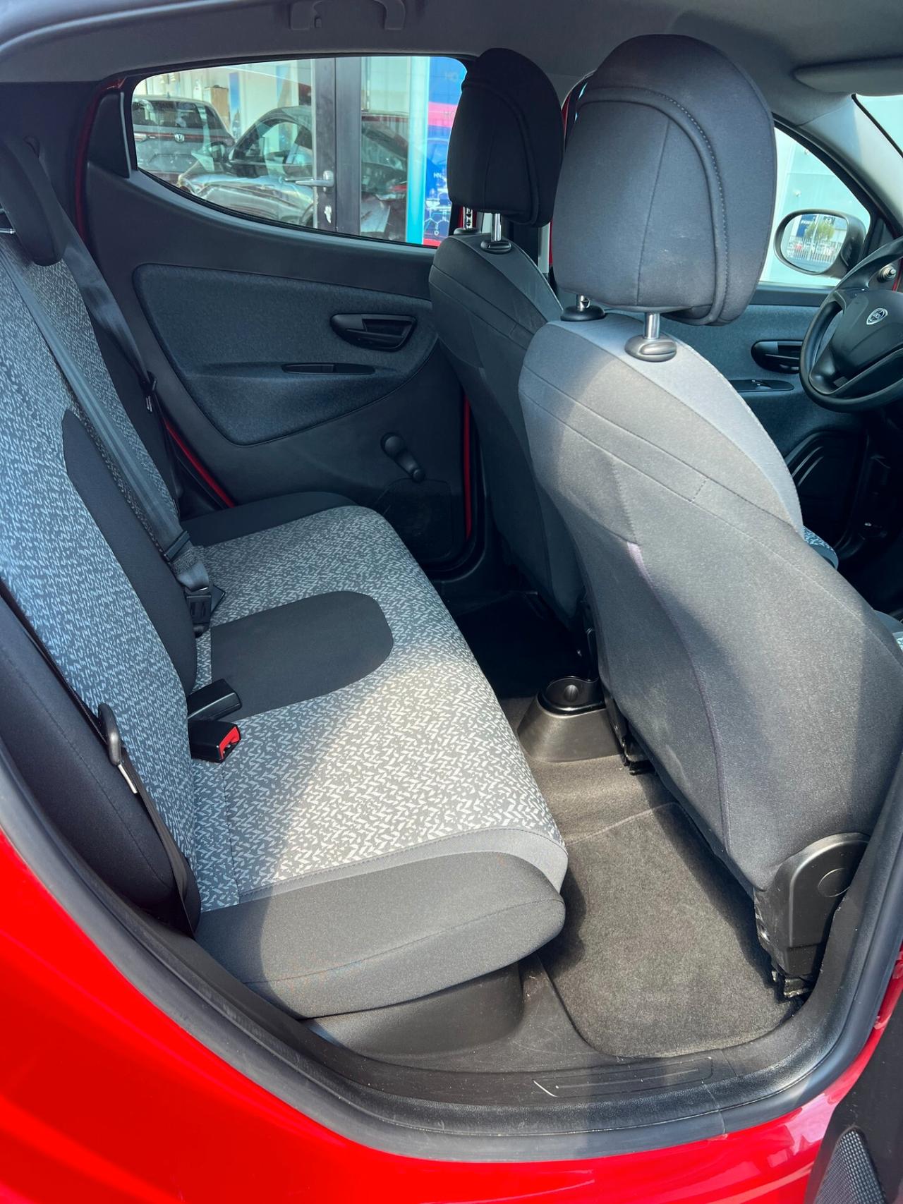 Lancia Ypsilon 1.0 FireFly 5 porte S&S Hybrid Ecochic Silver