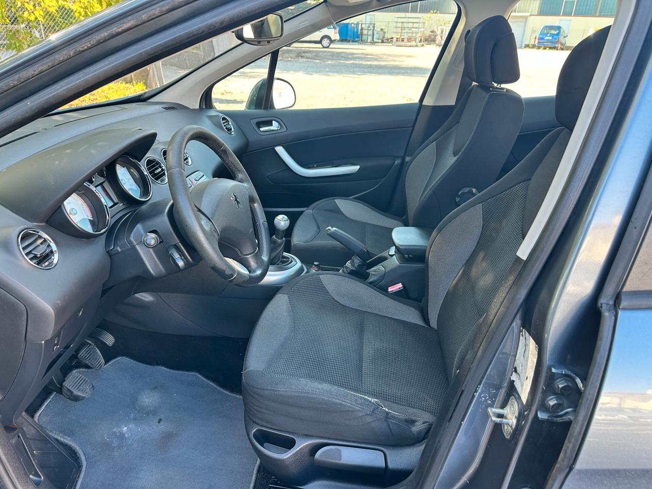 Peugeot 308 1.6 HDi 110CV 5p. Ciel Féline 2008