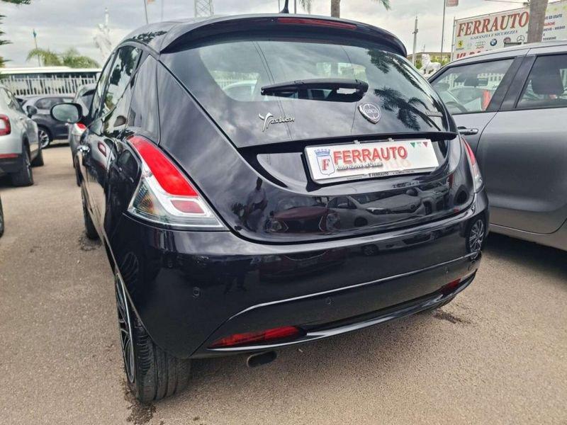 Lancia Ypsilon 1.0 FireFly 5 porte S&S Hybrid Ecochic