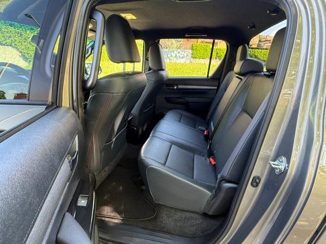 TOYOTA Hilux 2.4 D A/T 4WD Double Cab Invincible PREZZO FINITO