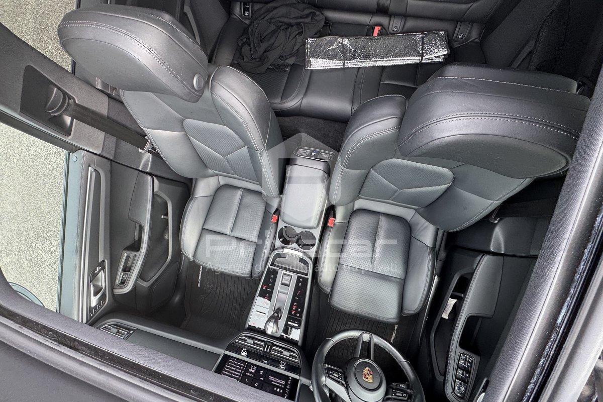 PORSCHE Macan 2.0