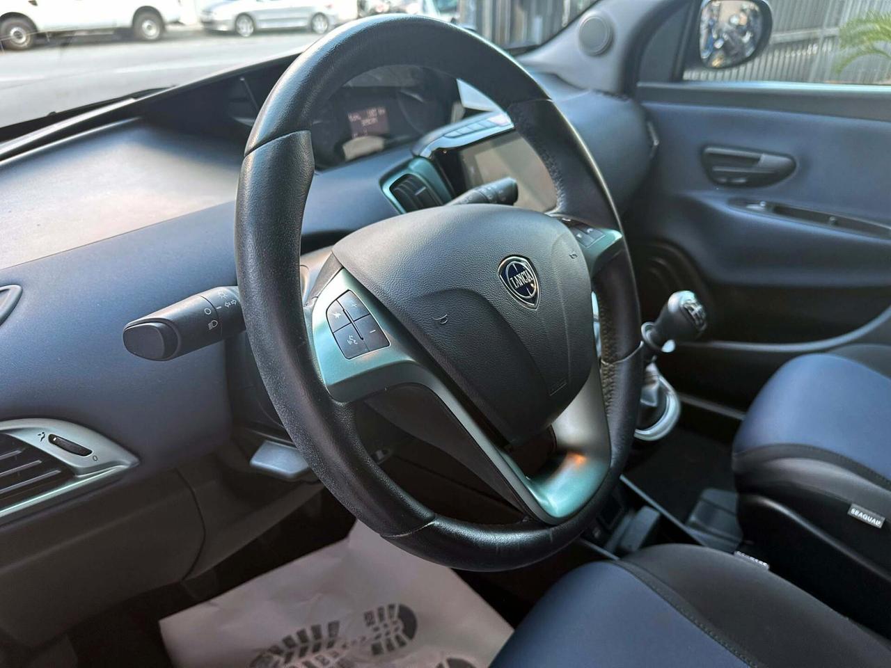 Lancia Ypsilon 1.0 FireFly 5 porte S&S Hybrid Gold Plus Telecamera Cerchi in lega Car Play