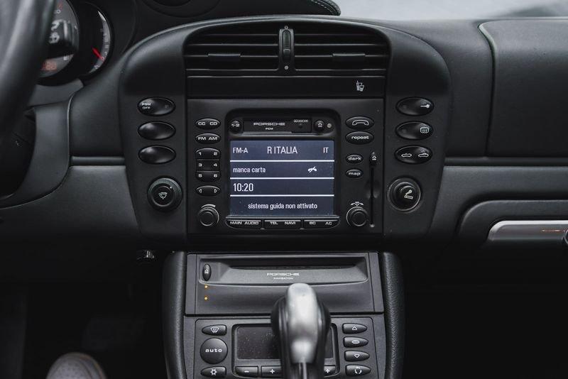 Porsche 911 PORSCHE 911 996 CARRERA 4