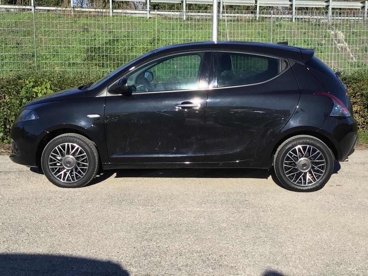 Lancia Ypsilon 1.0 FireFly 5 porte S&S Hybrid Gold Plus