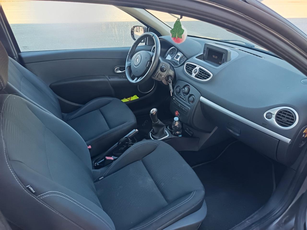 Renault Clio 1.2 16V 3 porte Luxe ok neo patente