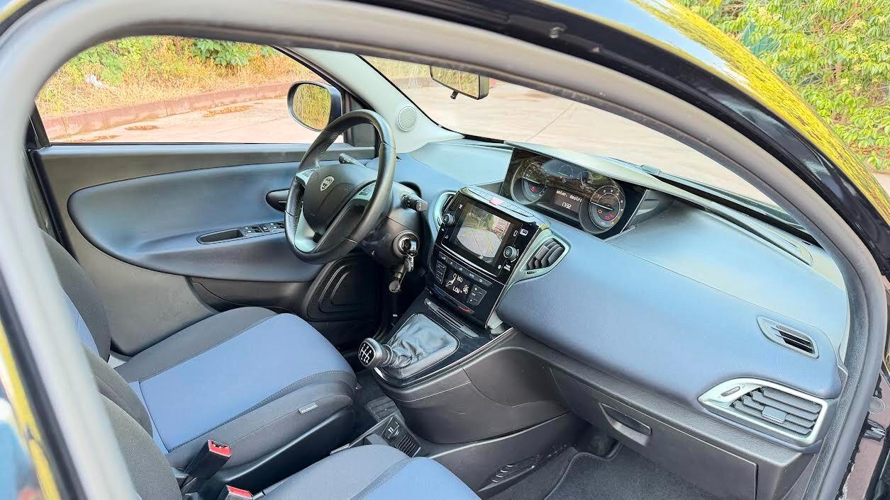 Lancia Ypsilon 1.0 FireFly 5 porte S&S Hybrid Gold Plus