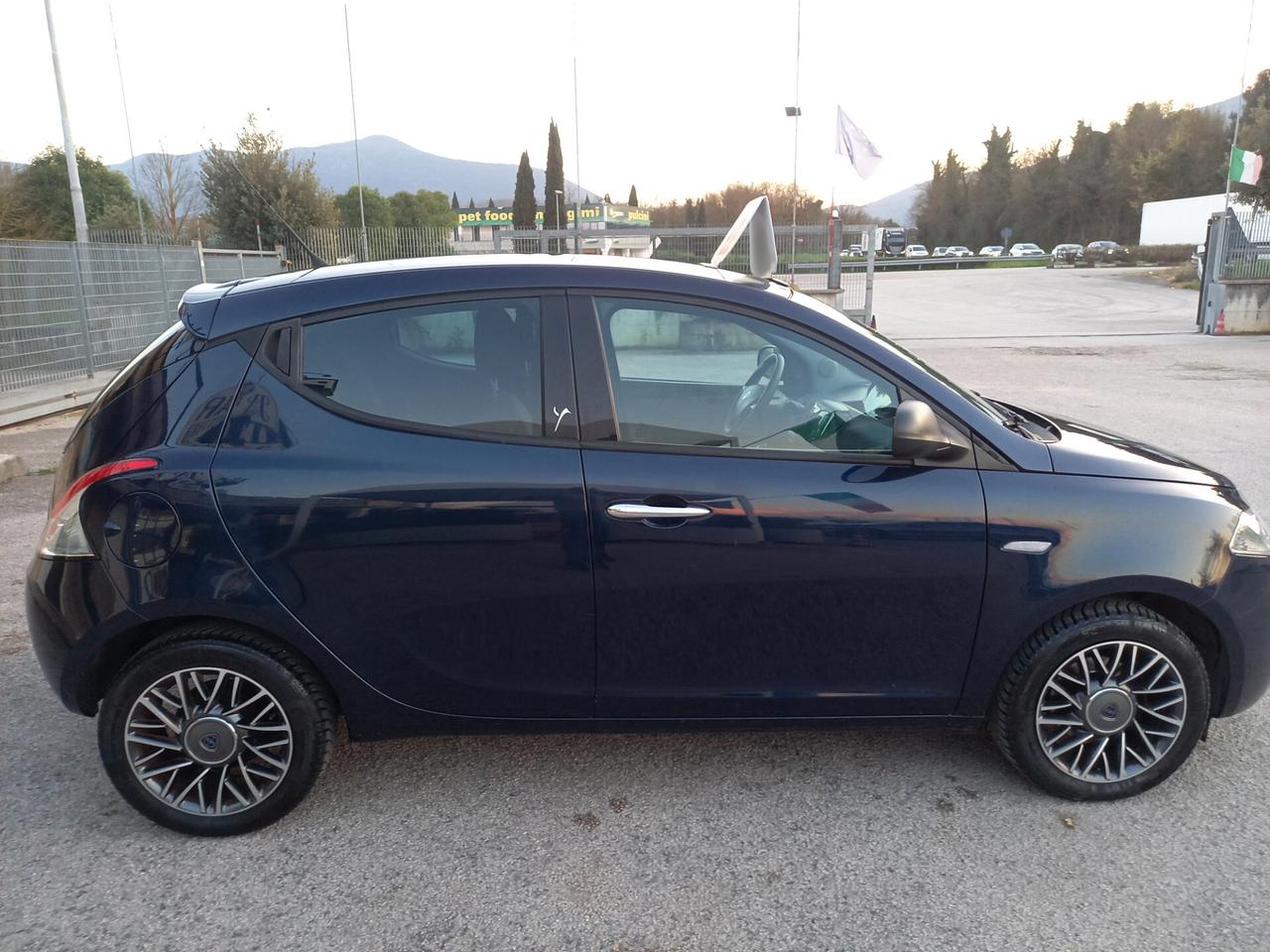Lancia Ypsilon 1.2 69 CV 5 porte Gold