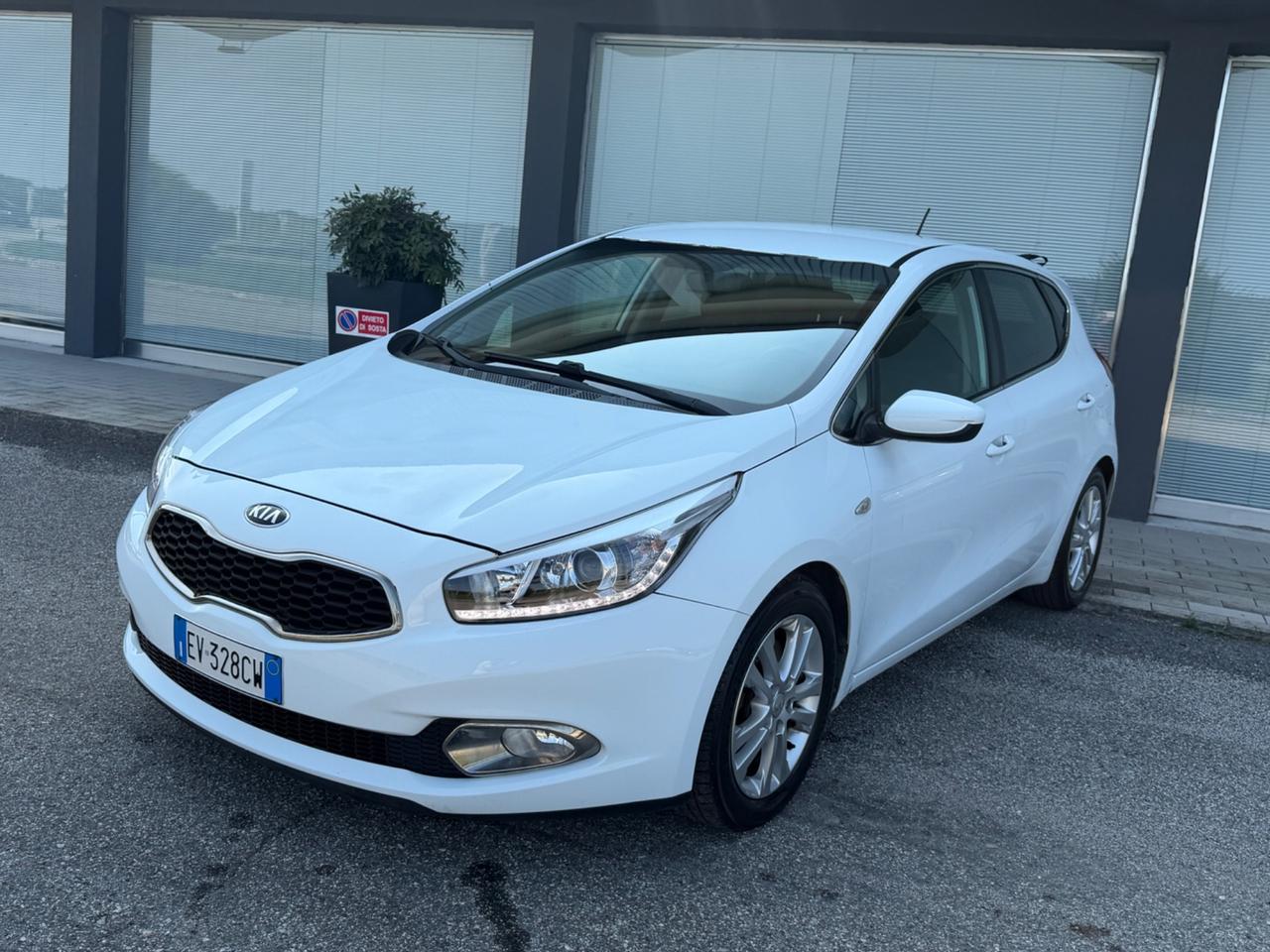 Kia Ceed cee'd 1.4 CRDi 5 porte Cool
