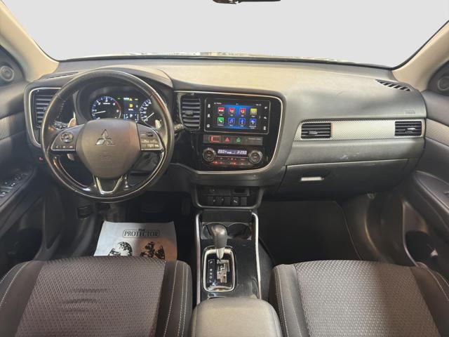 MITSUBISHI Outlander 2.2 DI-D 4WD Instyle Plus SDA 7 posti*IVA ESPOSTA*