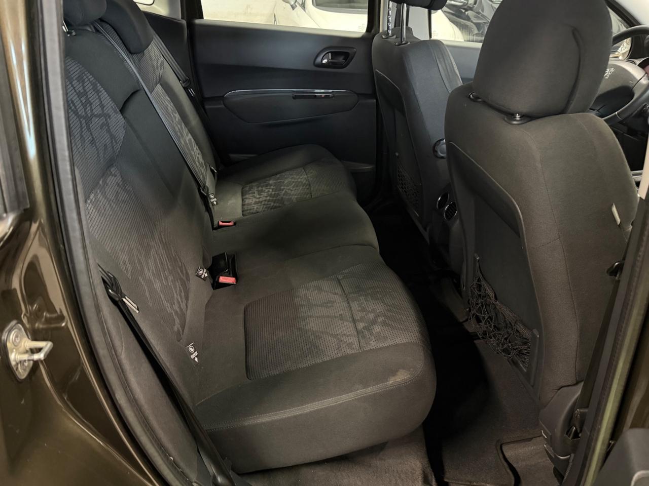 Peugeot 3008 1.6 HDi 115CV Allure