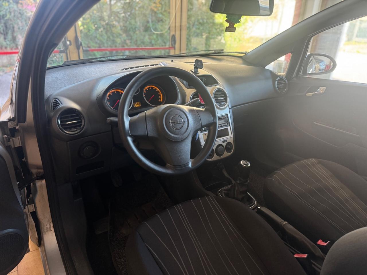 Opel Corsa 1.2 3 porte Club