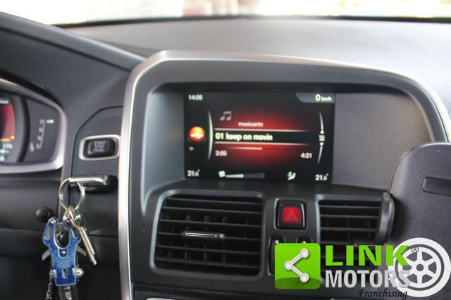 VOLVO XC60 2.0 D4 R-DESIGN MOMENTUM GT-8
