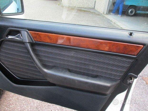 Mercedes 200 E BENZINA