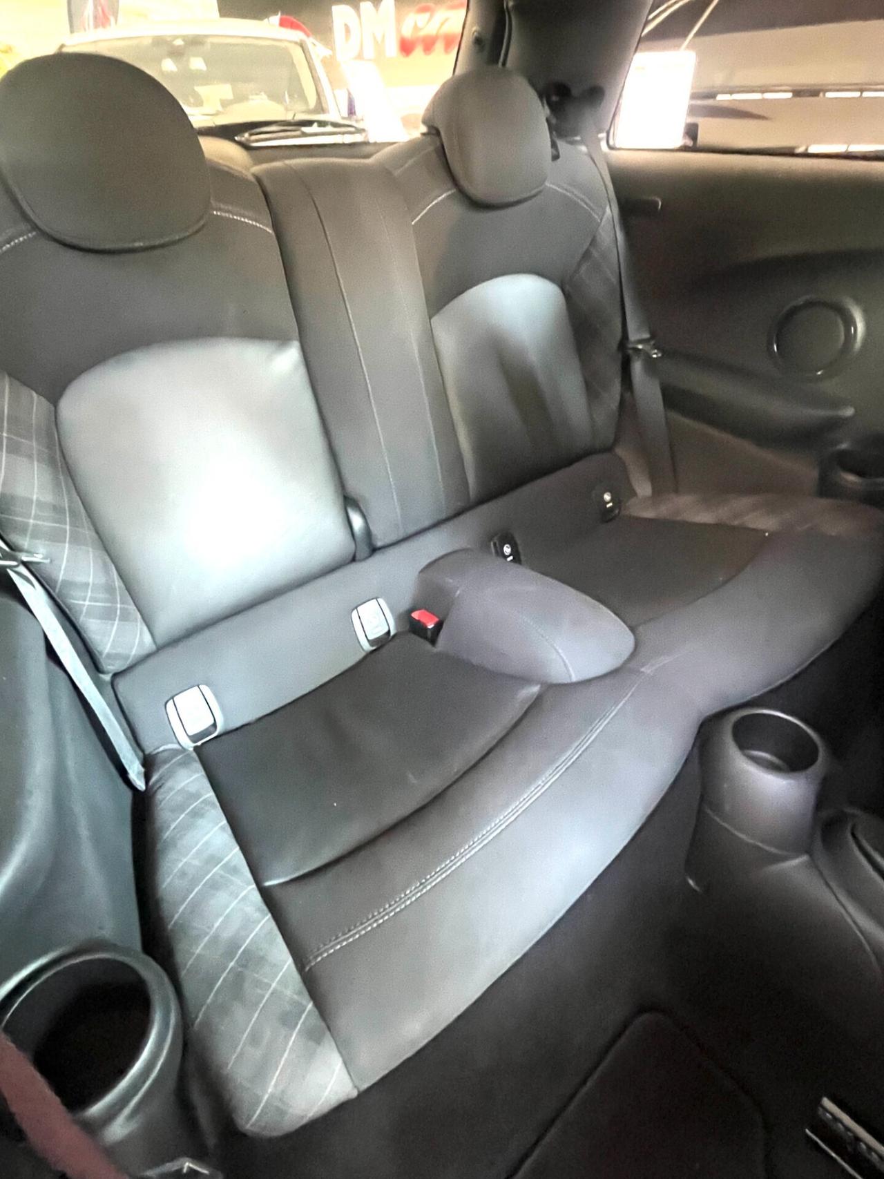 MINI JOHN COOPER WORKS 2.0 231CV Cambio automatico Navigatore Cerchi GARANZIA 12 MESI