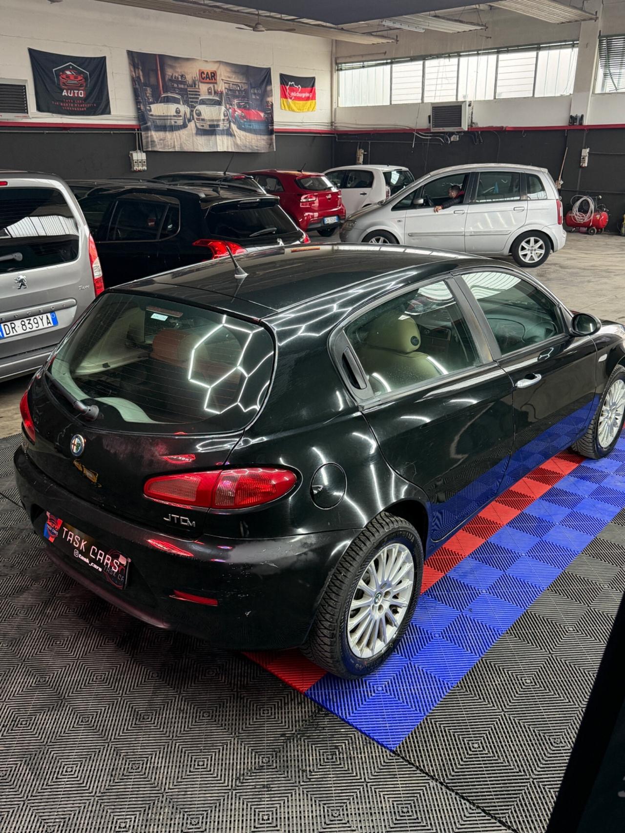 Alfa Romeo 147 1.9 JTD M-JET 16V 5 porte Black Line