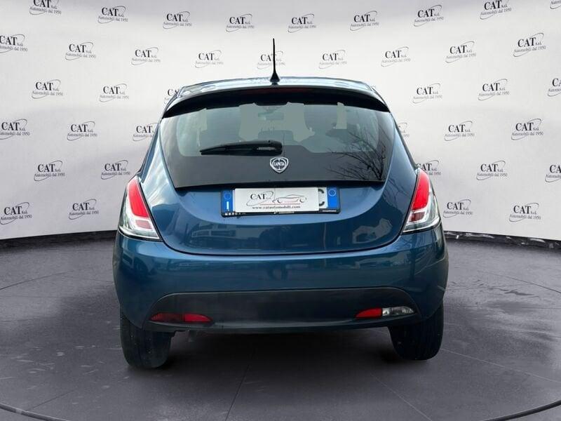 Lancia Ypsilon 1.0 FireFly 70cv Hybrid Platino