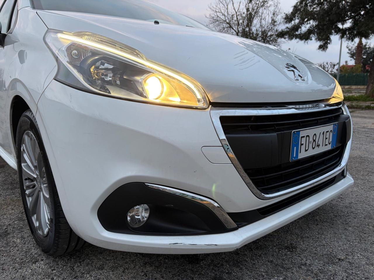 Peugeot 208 benzina 5 porte