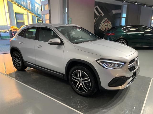 MERCEDES-BENZ GLA 200 Automatic Premium