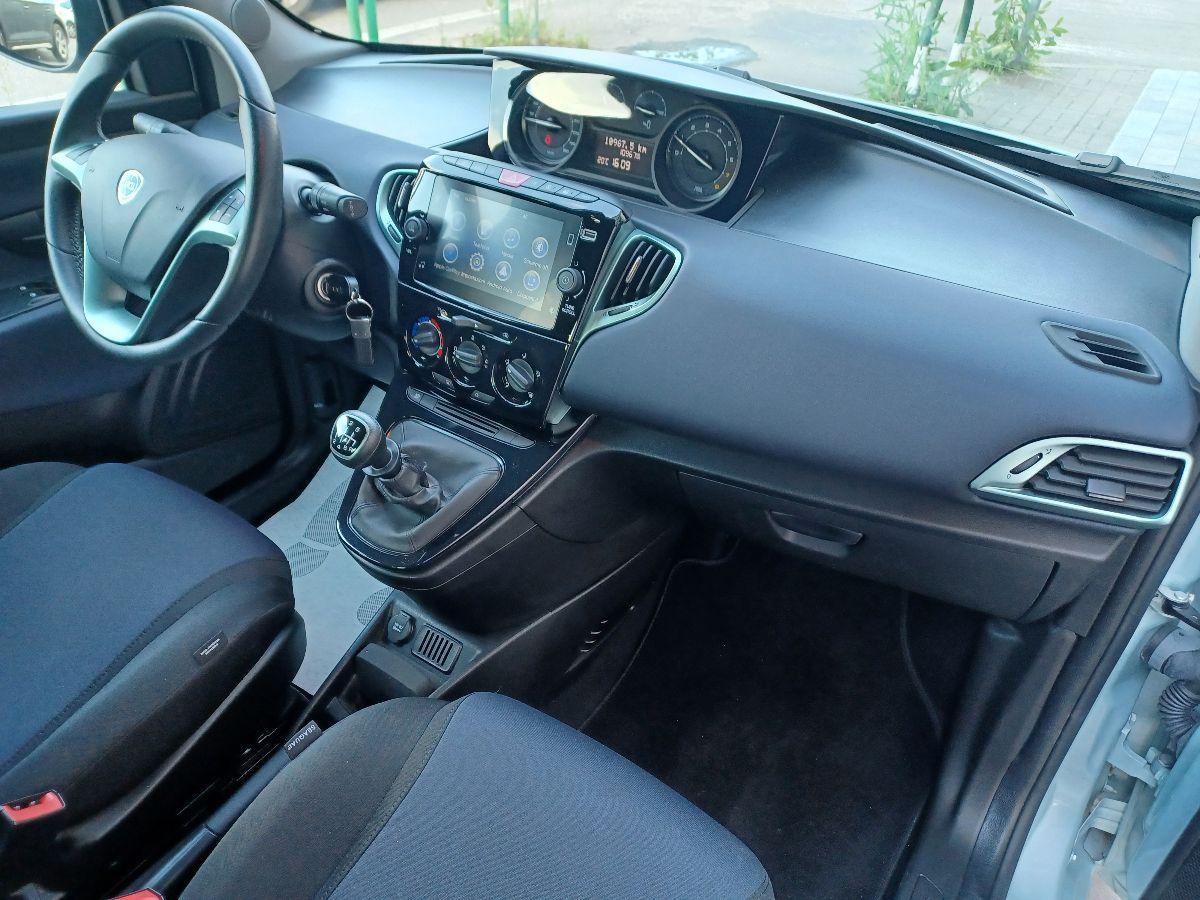 LANCIA - Ypsilon - 1.0 FireFly 5p.S&S Hyb. Platino