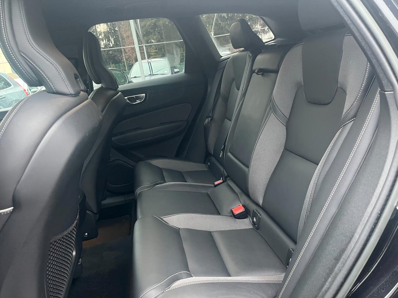 Volvo XC 60 XC60 B4 (d) automatico MOMENTUM PRO