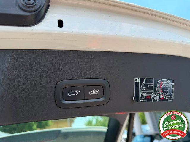 VOLVO XC40 T5 Recharge Plug-in Hybrid Inscription