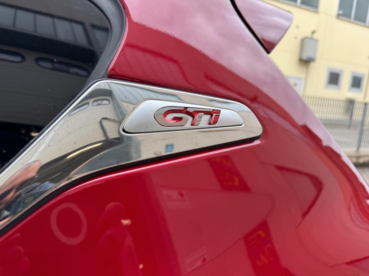 Peugeot 208 1.6 THP 200 CV 3 porte GTi