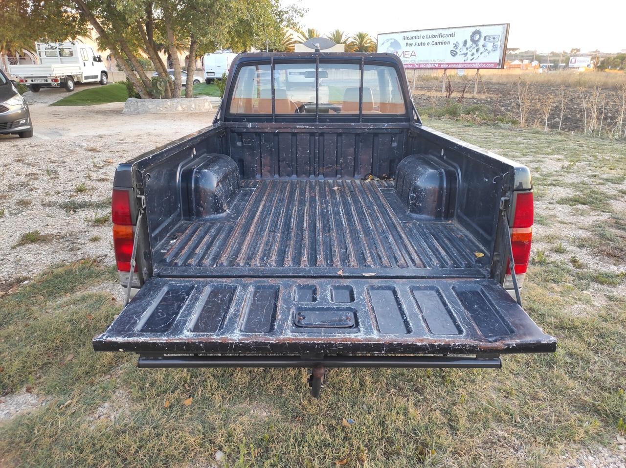 Nissan King Cab 2.5 Diesel - 4x4 GANCIO TRAINO