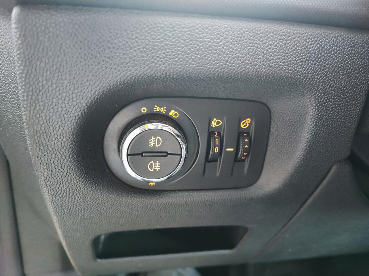 Opel Corsa 1.2 GPL-TECH b-color